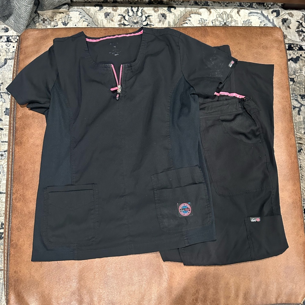 XL Tall Black Women’s Koi Lite Scrub Set